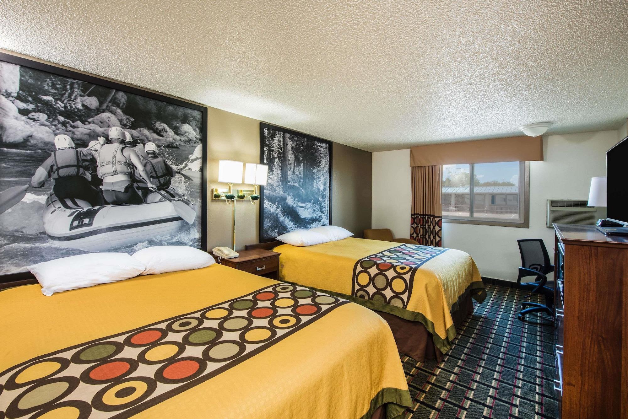 Super 8 By Wyndham Pueblo Hotel Exterior photo