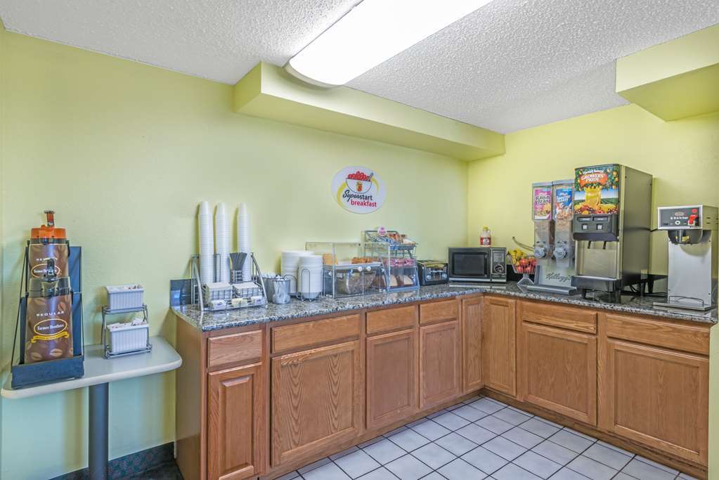 Super 8 By Wyndham Pueblo Hotel Facilities photo